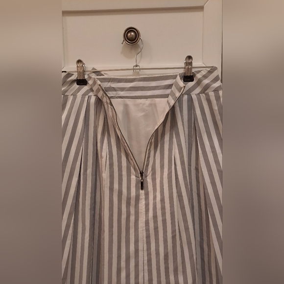 CUE Grey & White Striped Pleated Skirt - Picture 5 of 7